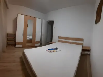 inchiriere apartament Sector 1, București dormitor pat parchet